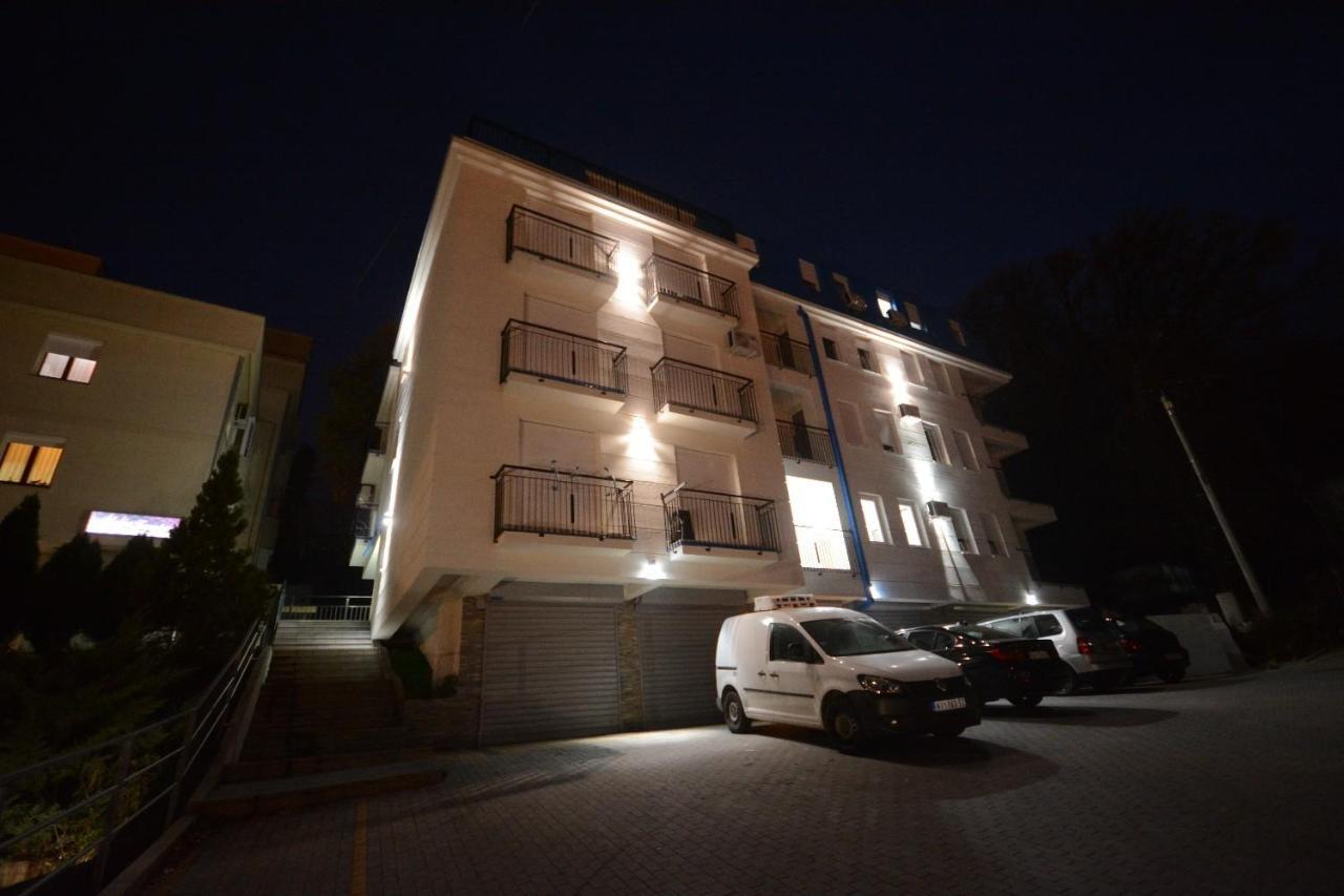 Apartamento Cvetkovic Lux Аpartmani & Free Garaza Vrnjačka Banja Exterior foto